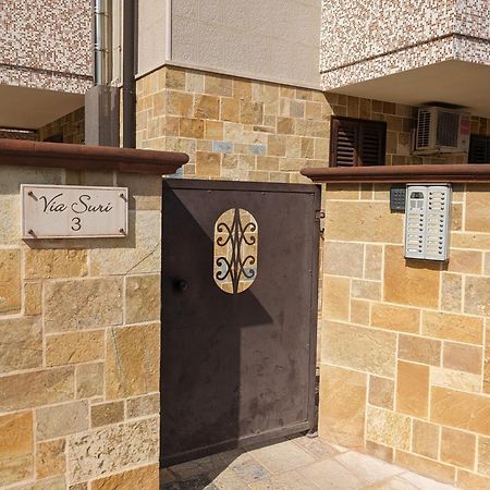 La Casa Dei Due Mari - Large Apartment With Parking 塔兰托 外观 照片