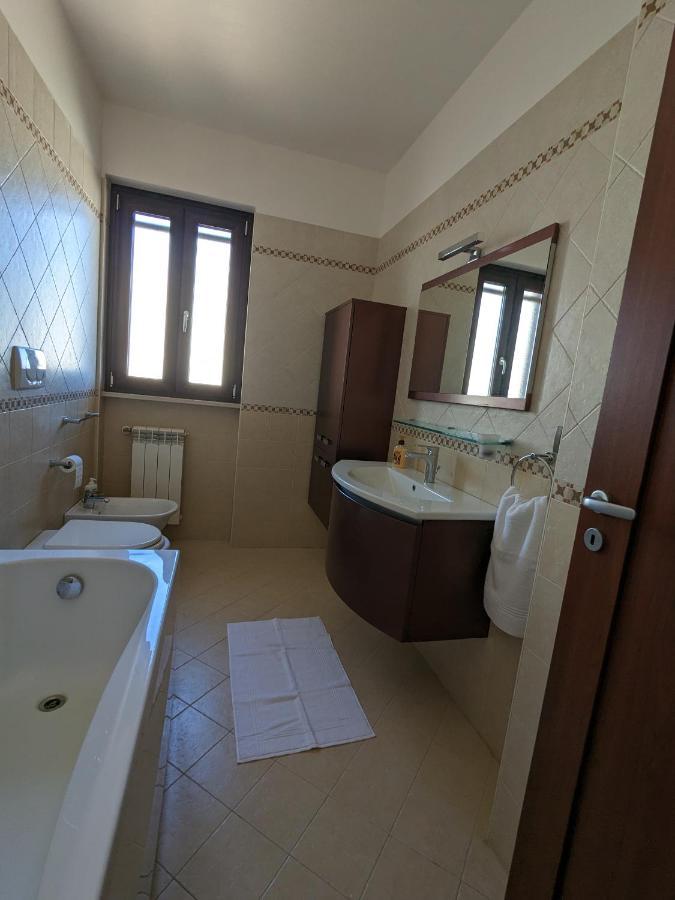 La Casa Dei Due Mari - Large Apartment With Parking 塔兰托 外观 照片