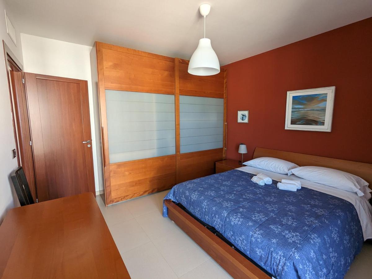 La Casa Dei Due Mari - Large Apartment With Parking 塔兰托 外观 照片