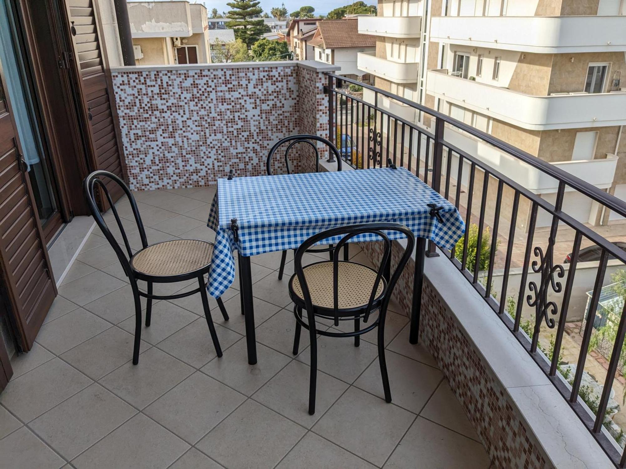 La Casa Dei Due Mari - Large Apartment With Parking 塔兰托 外观 照片